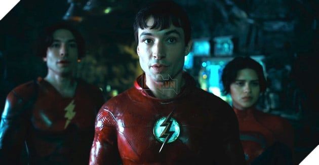 The Flash tung trailer gây sốt với sự xuất hiện của hàng loạt siêu anh hùng mới và quen thuộc.