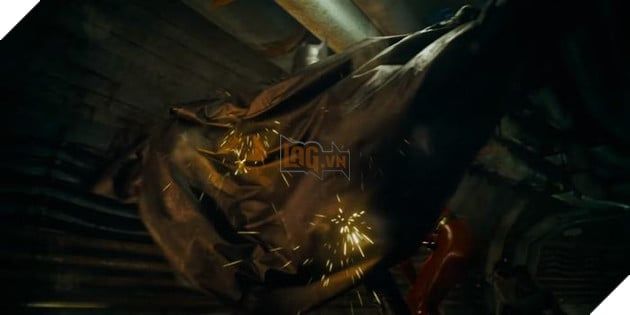 Supergirl, hai Flash và hai Batman nổ tung trong trailer mới của The Flash tại CinemaCon 2023.