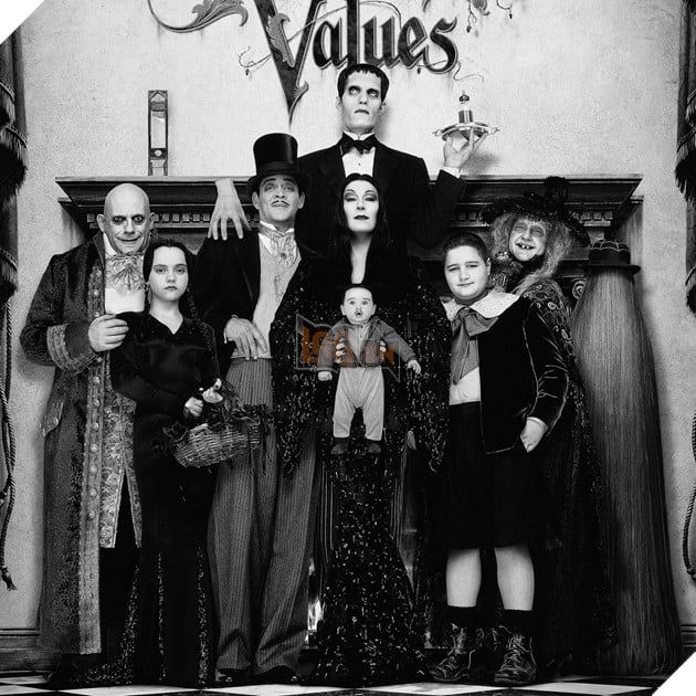 Gia đình Addams nổi tiếng có những thành viên nào?