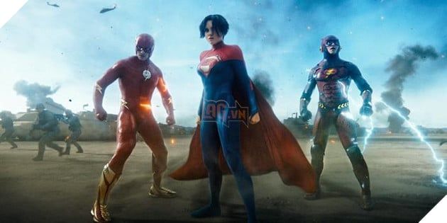 Supergirl, hai Flash và hai Batman bùng nổ trong trailer mới của The Flash tại CinemaCon 2023.