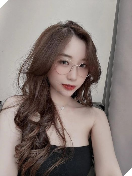 Nữ streamer Chubby cho thấy sự bất bình khi bị cư dân mạng liên tục nhắc lại về quá khứ tình cũ