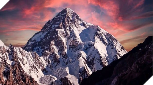 Có nhiều ngọn núi khổng lồ, cao gấp 5 lần đỉnh núi Everest, được phát hiện nằm sâu trong lòng Trái đất.