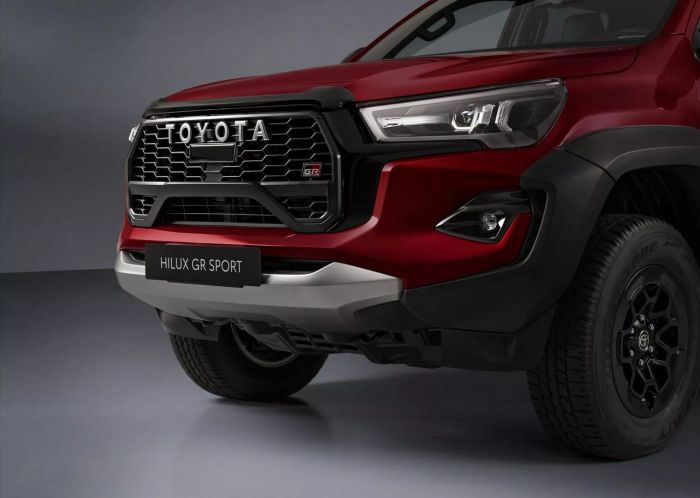 Toyota Hilux GR Sport II 2024 có giá đắt hơn Ford Ranger Raptor 2024-toyota-hilux-gr-sport-ii-430-2.webp