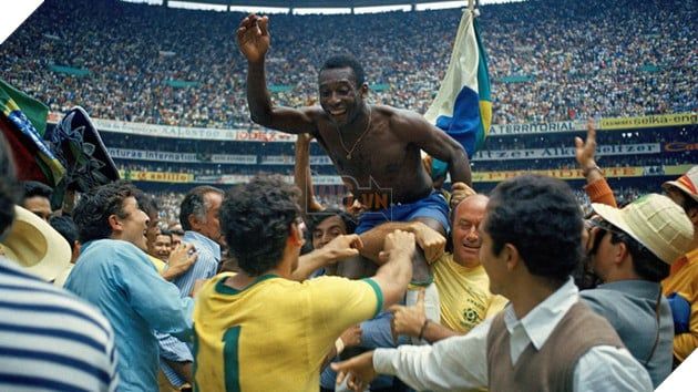 Bóng đá thế giới mất đi một huyền thoại, Pelé, vào tuổi 82