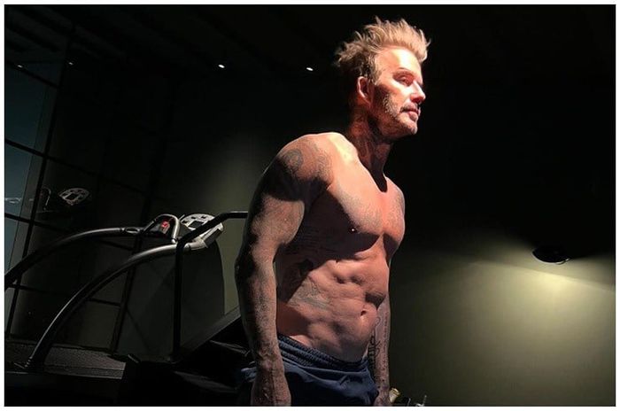 David Beckham khoe vóc dáng săn chắc trong ngày sinh nhật lần thứ 49 - ảnh 2