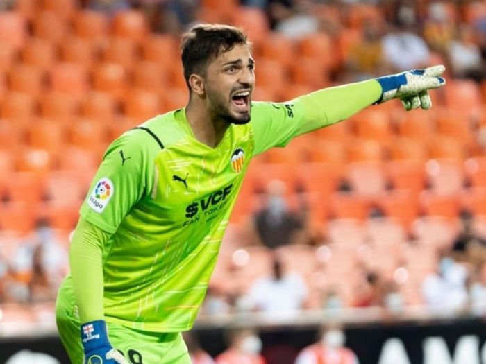 Giorgi Mamardashvili trong màu áo Valencia (Nguồn: Internet)