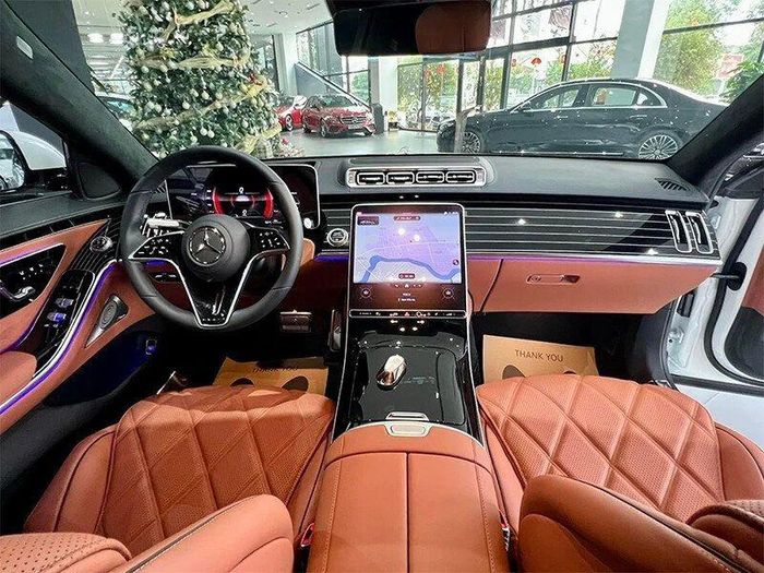 Chiếc Mercedes-Maybach S450 ‘xứng đôi’ với biển số siêu VIP 51G-111.11 456729 được coi là biểu tượng của sự sang trọng.