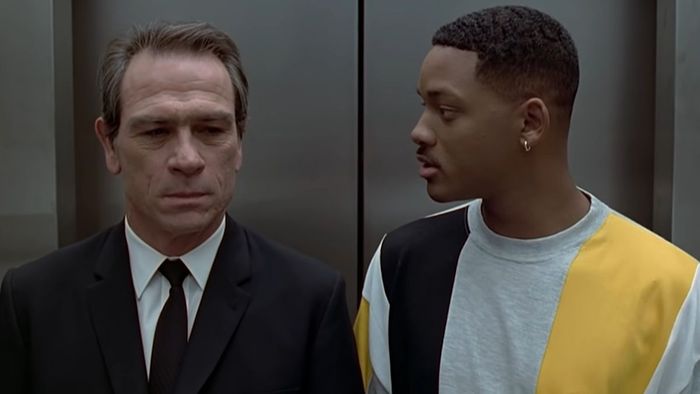 Tommy Lee Jones và Will Smith trong Men in Black