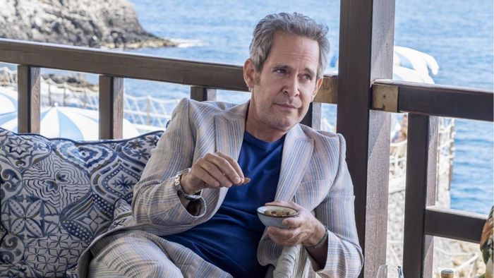 Tom Hollander trong series The White Lotus