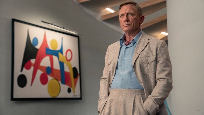 Benoit Blanc (Daniel Craig) trong Glass Onion: Một Bí ẩn Knives Out