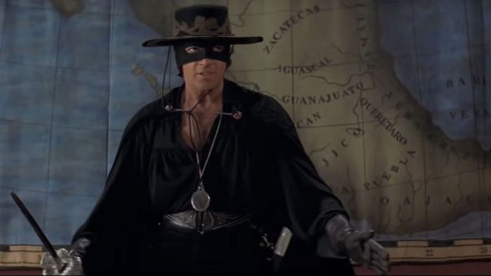 Antonio Banderas trong The Mask of Zorro