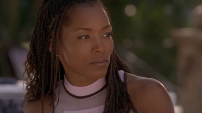 Angela Bassett trong How Stella Got Her Groove Back