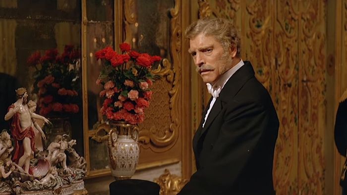 Burt Lancaster mặc trang phục của một hoàng tử trẻ trung nhưng già nua trong The Leopard