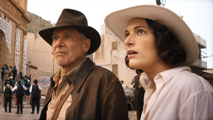 Harrison Ford và Phoebe Waller-Bridge trong Indiana Jones và Đồng Hồ Định Mệnh