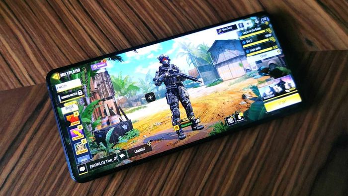 Asus ROG Phone 8 Pro hiển thị menu chính của COD Mobile trên màn hình
