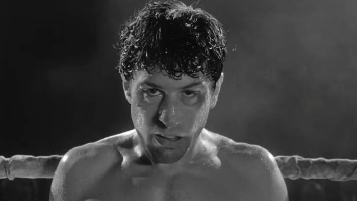Robert De Niro trong một vòng đấu quyền Anh trong Raging Bull