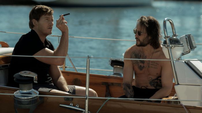 Chris Pratt và Taylor Kitsch trong The Terminal List