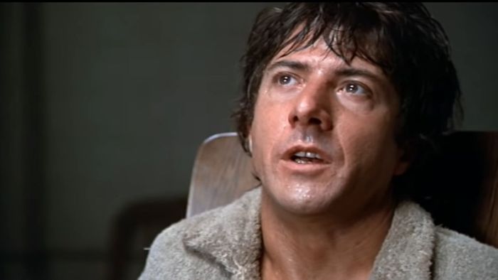 Dustin Hoffman bị buộc vào ghế để bị tra tấn trong Marathon Man