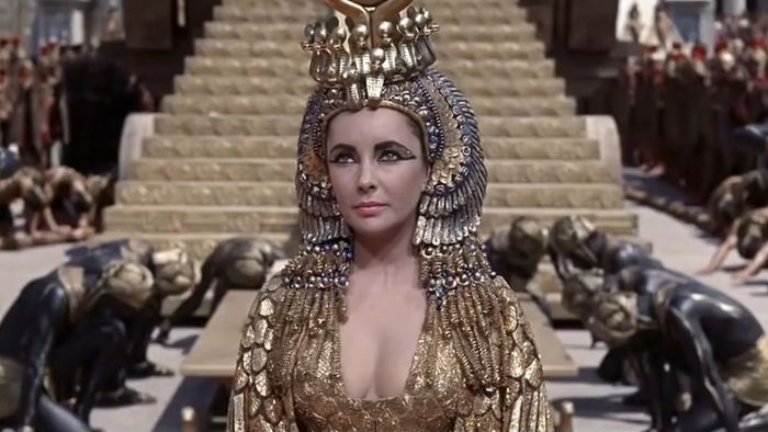 Elizabeth Taylor trong Cleopatra