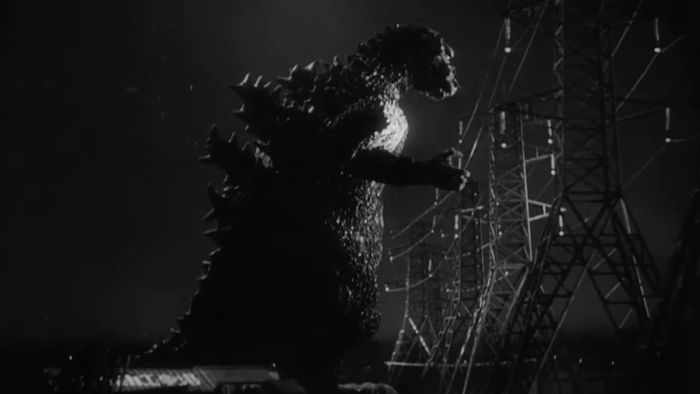 Godzilla nguyên bản tiếp cận dây điện trong Gojira