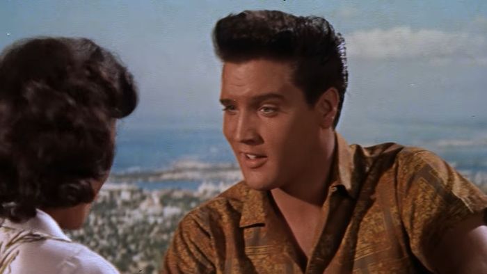 Elvis Presley trong Blue Hawaii