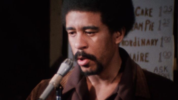 Richard Pryor trên sân khấu trong Live and Smokin