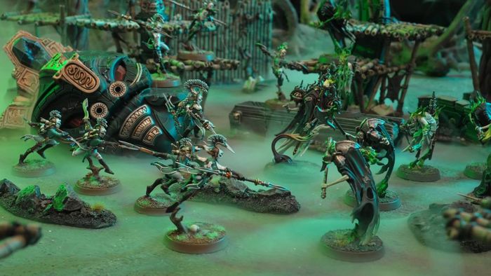 Hai băng chiến binh Warcry lao vào nhau qua một chiến trường mờ sương