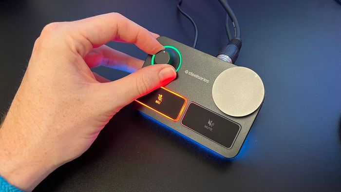 Bộ khuếch đại âm thanh kết hợp của SteelSeries Alias Pro