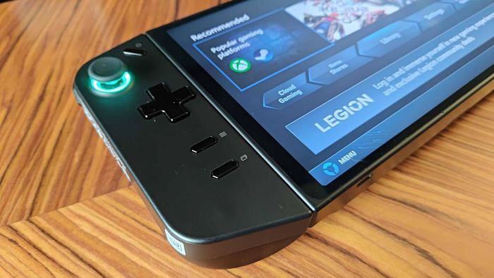 Lên gần bộ điều khiển Lenovo Legion GO