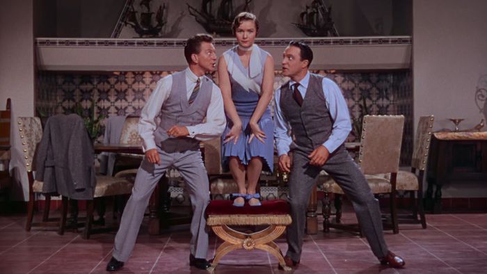 Dàn diễn viên của Singin' in the Rain biểu diễn ca khúc 'Good Morning' trong một căn bếp