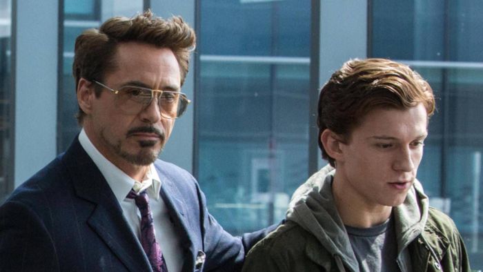 Robert Downey Jr. và Tom Holland