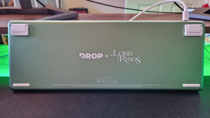 Bàn phím Drop + LOTR Elvish từ phía dưới
