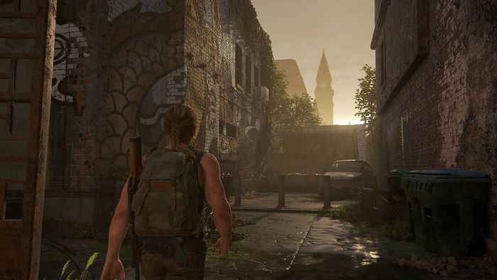 Abby đi bộ dọc con đường hẻm sau trong The Last of Us Part 2 Remastered