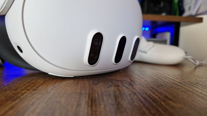 Các camera trước của Meta Quest 3 gần gũi