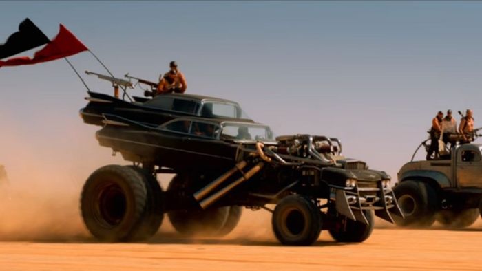 The Gigahorse đuổi theo Furiosa trong Mad Max Fury Road