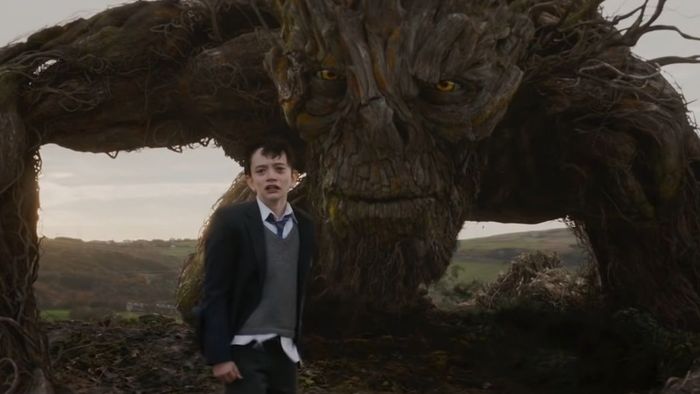 Quái vật bảo vệ một cậu bé nhỏ trong A Monster Calls