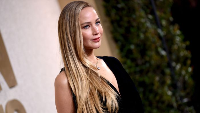Jennifer Lawrence tại Lễ trao giải Golden Globes 2024