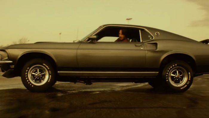 John Wick lái chiếc Mustang hiếm của mình trong John Wick