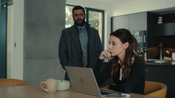 Adeel Akhtar và Michelle Keegan trong Fool Me Once
