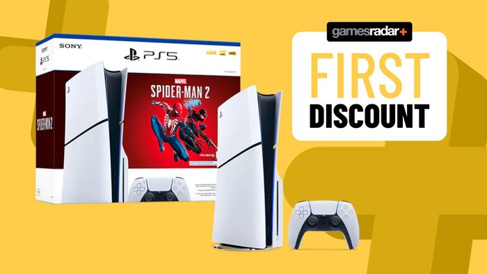 Gói PS5 Slim Spider-Man trên nền vàng với biểu tượng giảm giá đầu tiên