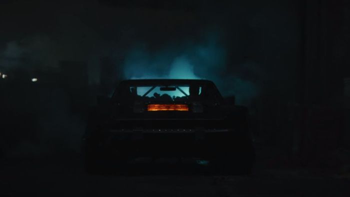 Chiếc Batmobile vang dội trong bóng tối trong bộ phim The Batman của Matt Reeves