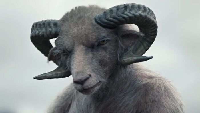 Người Bò Cạp đứng cao toại nguyện ở cuối bộ phim kinh dị Lamb