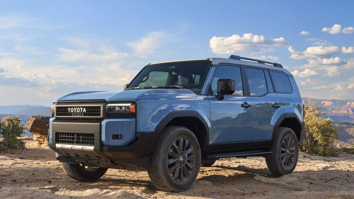 Toyota Land Cruiser 2024 vẫn là đề tài nóng bỏng khi đại lý đang đội giá hàng chục nghìn USD