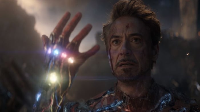 Người Sắt nắm giữ các Viên Đá Vô cực trong Avengers: Endgame