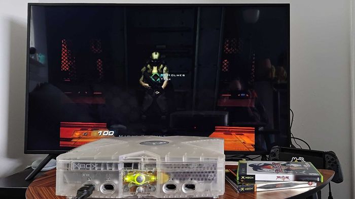 Eon XBHD quay lại hình ảnh Doom 3 với binh sĩ trên màn hình