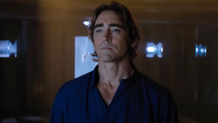 Lee Pace trong trailer của mùa 2 của Foundation
