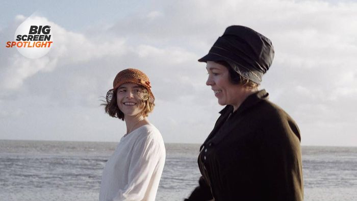 Jessie Buckley và Olivia Colman trong Wicked Little Letters