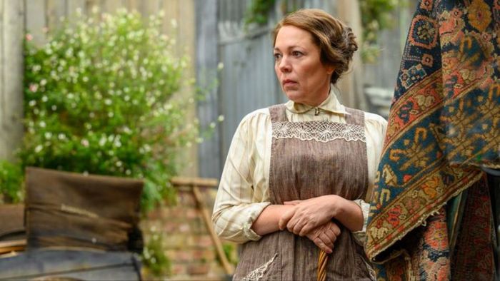 Olivia Colman trong Wicked Little Letters