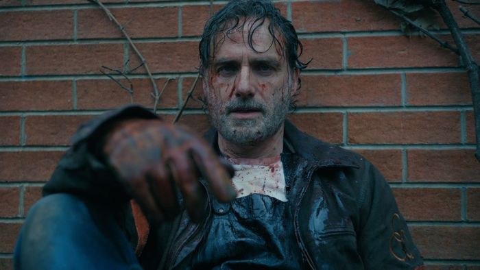 Andrew Lincoln trong vai Rick trong The Walking Dead: The Ones Who Live