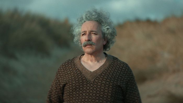 Einstein và quả bom